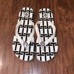 Tory Burch flip flops in excellent condition. Size 8. Clean.